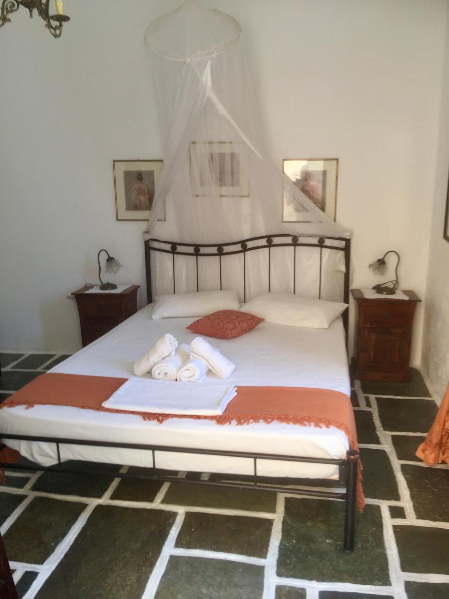 Fanivevisgarden Hotel Folégandros Екстериор снимка