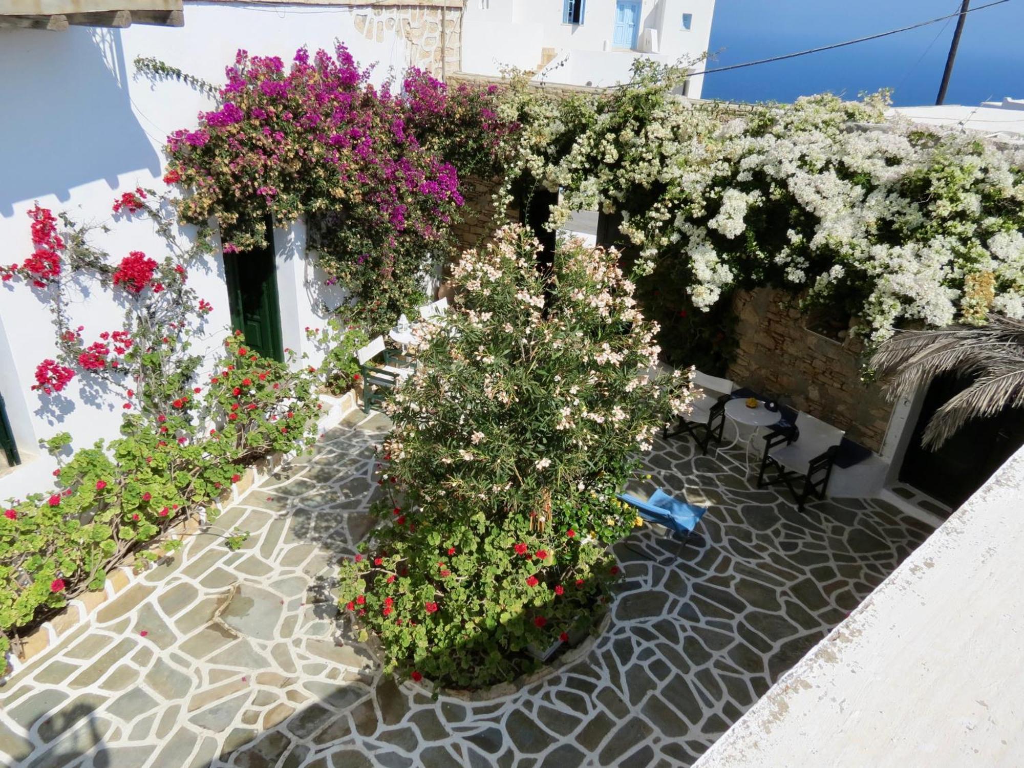 Fanivevisgarden Hotel Folégandros Екстериор снимка